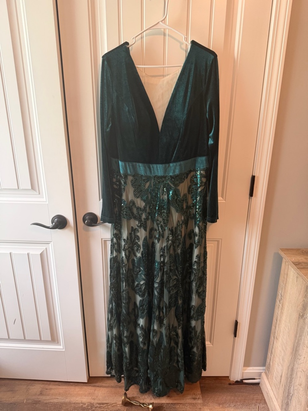SHEIN Emerald Green Long Sleeve V-Neck Embroidered Lace Gown